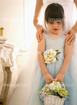 フラワーガール ヘアースタイル の画像素材 結婚 行事 祝い事の写真素材ならイメージナビ