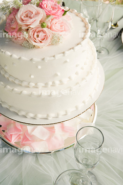 ウェディングケーキ バラ シャンパングラス の画像素材 花 植物の写真素材ならイメージナビ