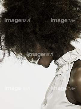 アフロ 黒人 横顔 代 の画像素材 体のパーツ 人物の写真素材ならイメージナビ