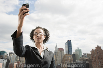 女性 自撮り スーツ 黒人 の画像素材 業種 職業 ビジネスの写真素材ならイメージナビ