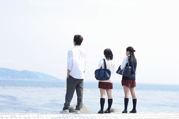 海 女の子 3人 制服 の画像素材 日本人 人物の写真素材ならイメージナビ