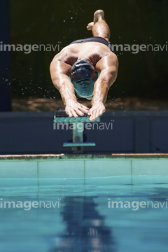 水泳 飛び込み 瞬時 の画像素材 ウォータースポーツ スポーツの写真素材ならイメージナビ