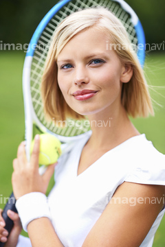 顔 1人 美人 白人 スポーツウェア 立つ の画像素材 外国人 人物の写真素材ならイメージナビ