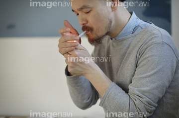 喫煙 の画像素材 構図 人物の写真素材ならイメージナビ