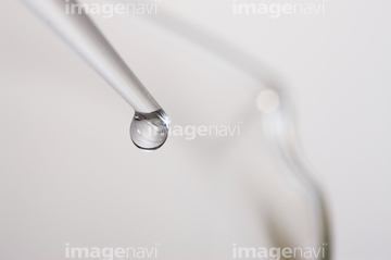 科学 テクノロジー 科学 実験シーン 液体 ビーカー 注ぐ 水 の画像素材 写真素材ならイメージナビ