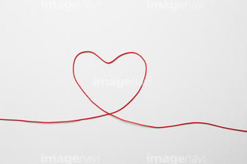 赤い糸のハートイメージ の画像素材 写真素材ならイメージナビ