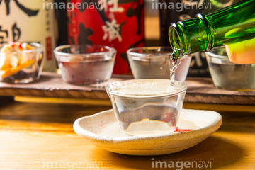 飲酒 利き酒 の画像素材 飲み物 食べ物の写真素材ならイメージナビ