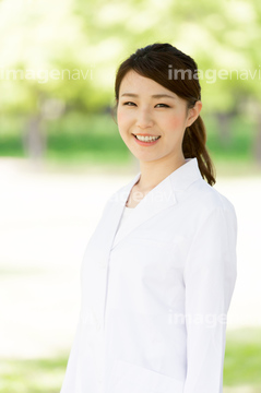 女性 かっこいい 女医 夏 の画像素材 日本人 人物の写真素材ならイメージナビ