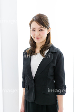 腕まくり 女性 スーツ の画像素材 日本人 人物の写真素材ならイメージナビ