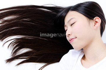 髪がなびく の画像素材 スペシャルケア 美容 健康の写真素材ならイメージナビ