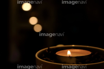 ろうそくの光 の画像素材 クリスマス 行事 祝い事の写真素材ならイメージナビ