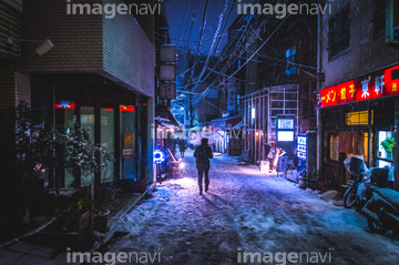 町並 建築 都会 路地裏 明るい 明暗 アーバン の画像素材 写真素材ならイメージナビ