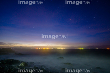 自然 風景 海 砂浜 ビーチ 夜 薄暗い の画像素材 写真素材ならイメージナビ