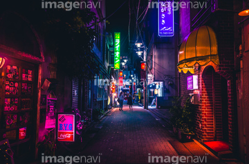 町並 建築 都会 路地裏 夜 楽しみ の画像素材 写真素材ならイメージナビ