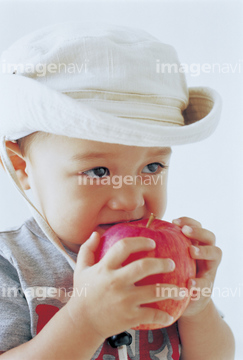 りんご かじる かわいい の画像素材 健康管理 ライフスタイルの写真素材ならイメージナビ