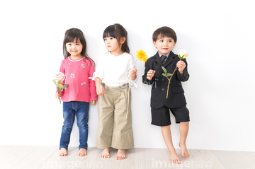 子供 発表会 日本人 軟らかい ロイヤリティフリー の画像素材 子育て ライフスタイルの写真素材ならイメージナビ