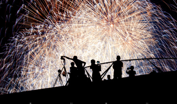 花火 夏祭り シルエット の画像素材 春 夏の行事 行事 祝い事の写真素材ならイメージナビ