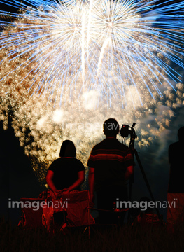 花火 夏祭り シルエット の画像素材 春 夏の行事 行事 祝い事の写真素材ならイメージナビ