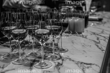 ワイン 夜景 赤ワイン の画像素材 飲み物 食べ物の写真素材ならイメージナビ