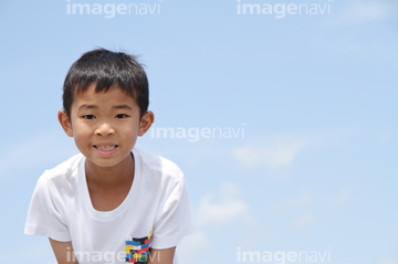 男の子 日本人 小学生 笑顔 1人 かわいい の画像素材 年齢 人物の写真素材ならイメージナビ