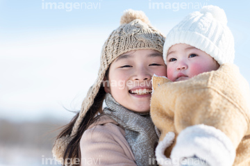 頬を寄せる の画像素材 家族 人間関係 人物の写真素材ならイメージナビ