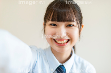 自撮り 女子高生 中学生 の画像素材 日本人 人物の写真素材ならイメージナビ