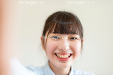 自撮り 女子高生 中学生 の画像素材 日本人 人物の写真素材ならイメージナビ