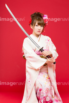 日本刀 若い女性 和服 の画像素材 日本人 人物の写真素材ならイメージナビ