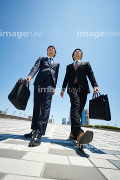 男性 アオリ 全身 スーツ の画像素材 ビジネスシーン ビジネスの写真素材ならイメージナビ