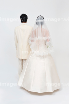 若い女性 後ろ姿 全身 ドレス プリンセスドレス の画像素材 結婚 行事 祝い事の写真素材ならイメージナビ