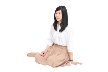 スカート 床座り 座る の画像素材 日本人 人物の写真素材ならイメージナビ