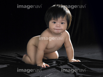 赤ちゃん 裸 女の子 下半身 黒色 の画像素材 体のパーツ 人物の写真素材ならイメージナビ