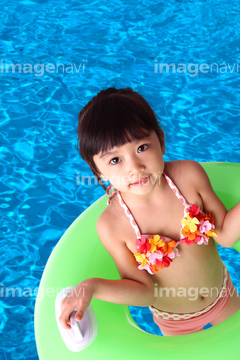 女子 小学生 水着 外国人 中国人 の画像素材 子育て ライフスタイルの写真素材ならイメージナビ