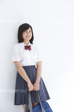 女子高生 ブレザー 立つ 夏 の画像素材 日本人 人物の写真素材ならイメージナビ