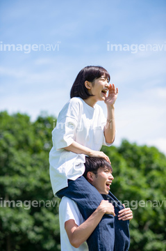 肩車 さわやか 横向き の画像素材 家族 人間関係 人物の写真素材ならイメージナビ