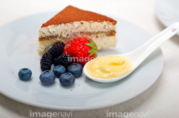 ケーキ イラスト ティラミス ロイヤリティフリー の画像素材 食べ物 飲み物 イラスト Cgのイラスト素材ならイメージナビ