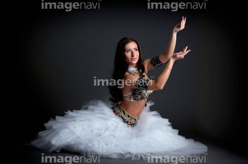 ダンス ポーズ ベリーダンス の画像素材 体のパーツ 人物の写真素材ならイメージナビ