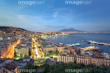 ヨーロッパ 街並み イタリア ヨーロッパの山 夜 ロイヤリティフリー の画像素材 海 自然 風景の写真素材ならイメージナビ