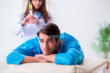 注射 おしり 写真 の画像素材 病気 体調管理 人物の写真素材ならイメージナビ