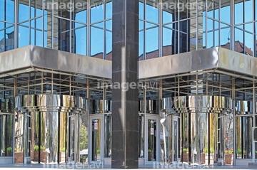 扉 オフィス 人 イラスト 回転ドア ロイヤリティフリー の画像素材 エクステリア 建具の写真素材ならイメージナビ