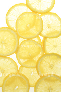 レモン 輪切り みずみずしい 新鮮 ロイヤリティフリー の画像素材 水 バックグラウンドの写真素材ならイメージナビ
