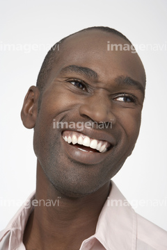 アメリカ合衆国 若い男性 アメリカ人 坊主頭 笑顔 の画像素材 外国人 人物の写真素材ならイメージナビ