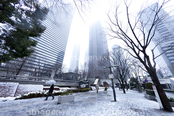 雪 街 冬 オフィス街 ロイヤリティフリー の画像素材 都会 町並 建築の写真素材ならイメージナビ
