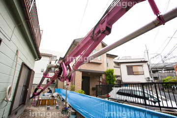 コンクリートポンプ車 の画像素材 住宅地 町並 建築の写真素材ならイメージナビ