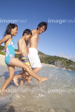 女子小学生水遊び裸 楽しい 裸 元気 水遊びの写真素材 - PIXTA