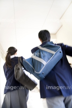 男性 日本人 後ろ姿 中学生 の画像素材 学校生活 ライフスタイルの写真素材ならイメージナビ