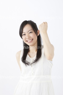 ワンピース ポーズ ガッツポーズ の画像素材 日本人 人物の写真素材ならイメージナビ