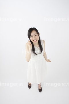 ワンピース ポーズ ガッツポーズ の画像素材 日本人 人物の写真素材ならイメージナビ