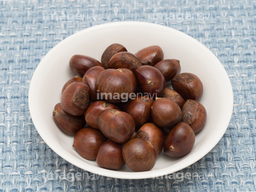 食べ物 季節 形態別食べ物 秋の食べ物 茶色 木の実 焼き物 料理 の画像素材 写真素材ならイメージナビ