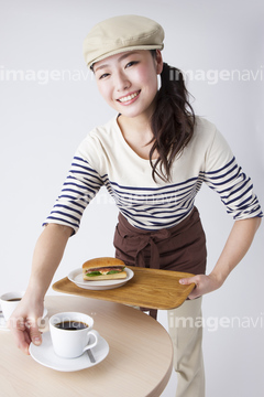 店員 制服 カフェ店員 かわいい の画像素材 お祝い事 弔事 ライフスタイルの写真素材ならイメージナビ